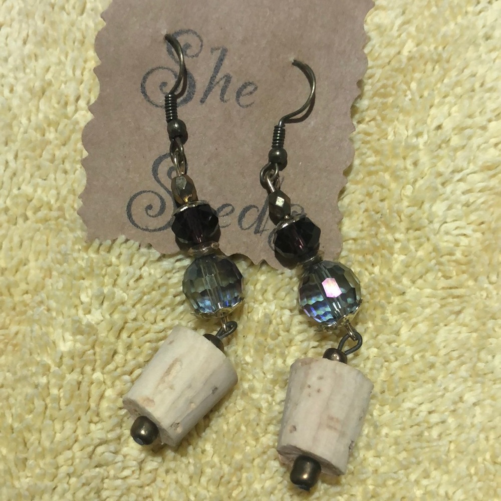 🛍Handcrafted New‎ Wine earrings